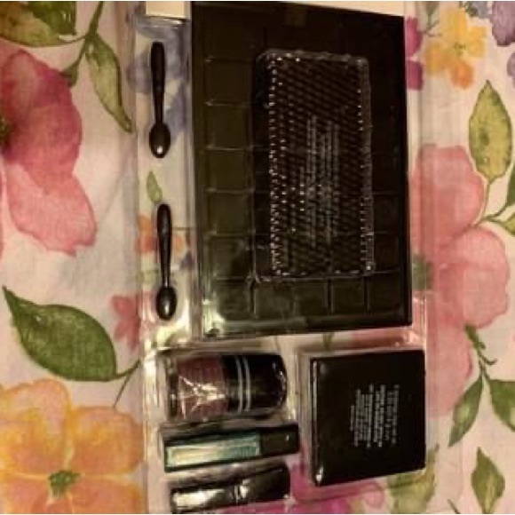 The Color Workshop Makeup set. All New and sealed. - Picture 3 of 3